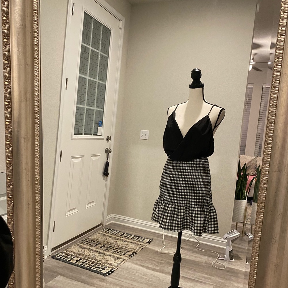 Checkered ruffle skirt